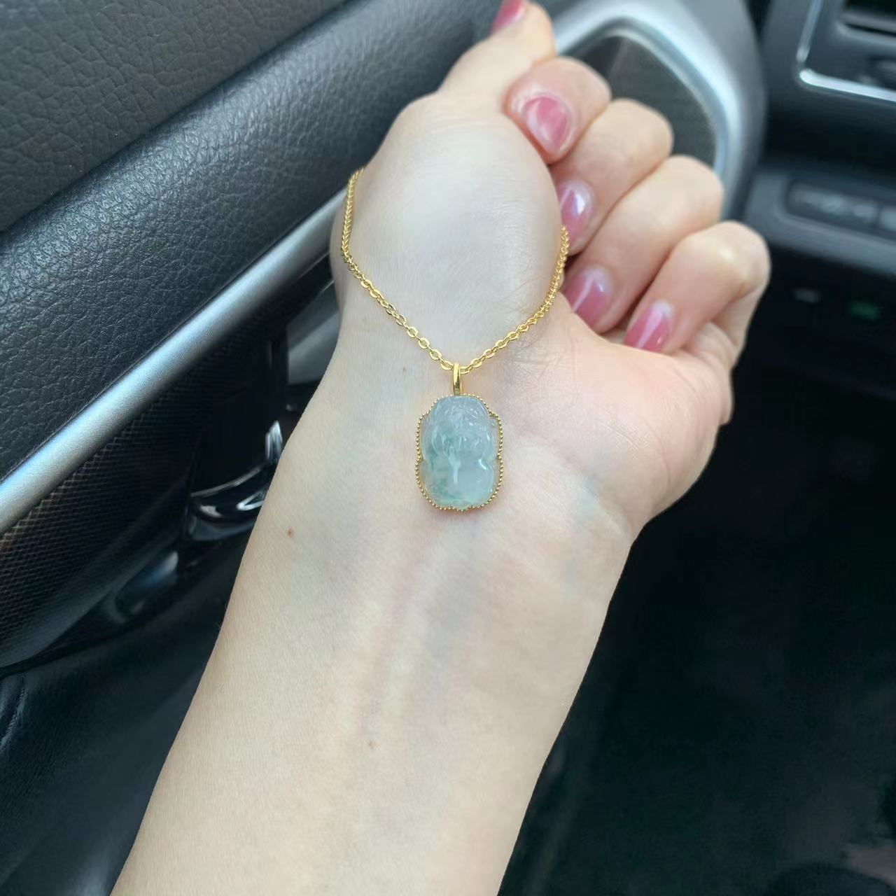 If you want to get rich, you must wear emeralds. iNEWS