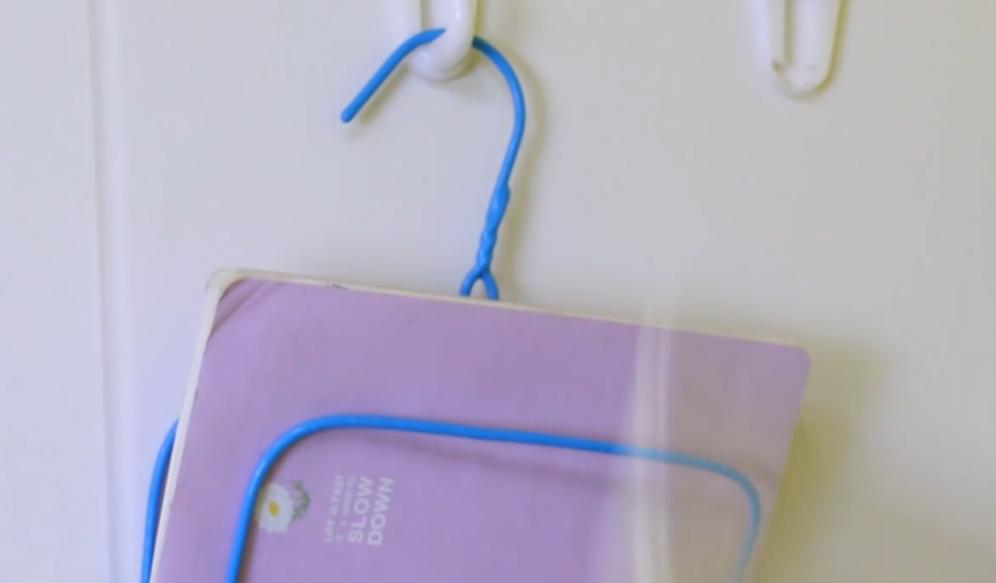 Don't throw away the old clothes hangers at home, there are 6 magical