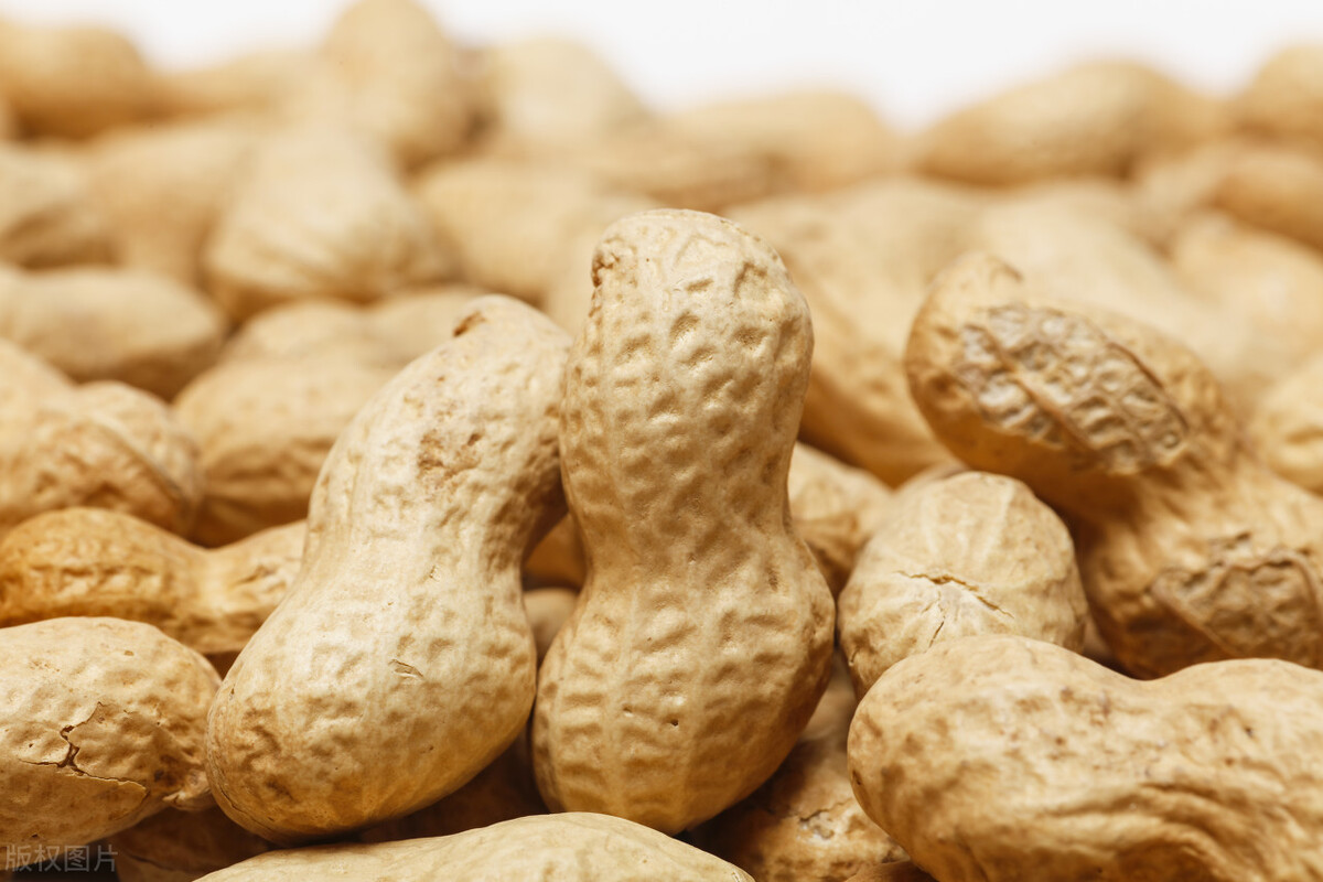 Eating raw peanuts is different from eating cooked peanuts. Which one