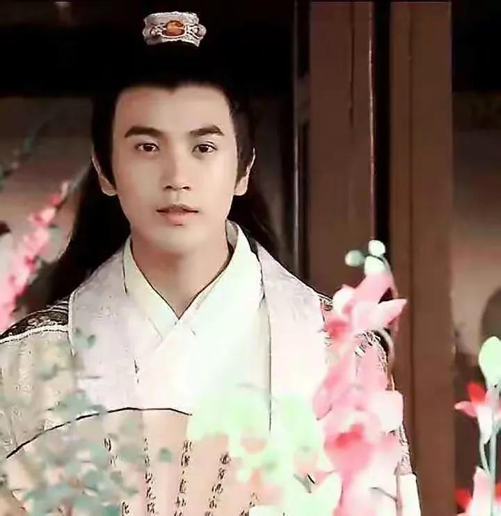 The folding fan in hand is more powerful. These 6 people use the