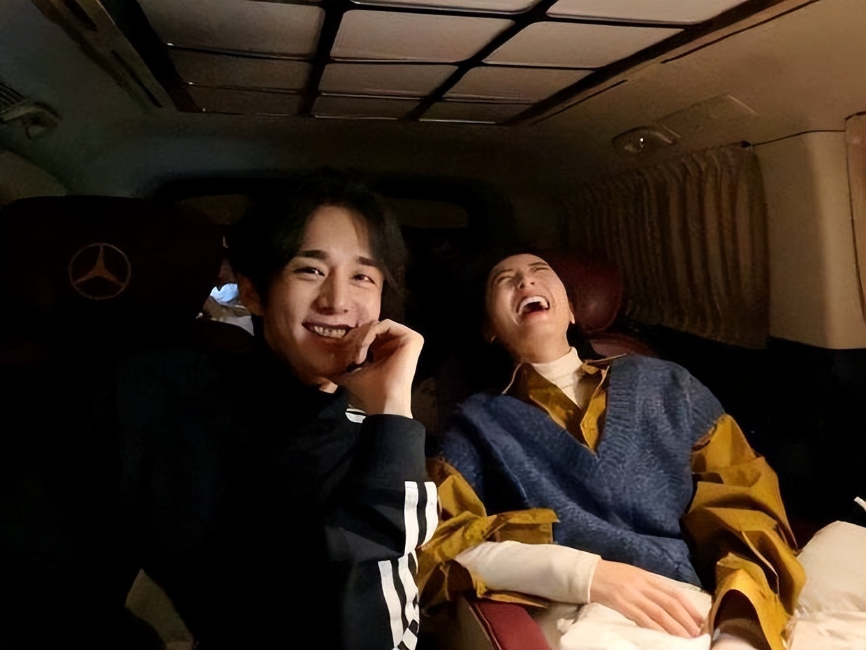 Zhang Xincheng and Zhou Yutong posted photos of the occasion, the two ...