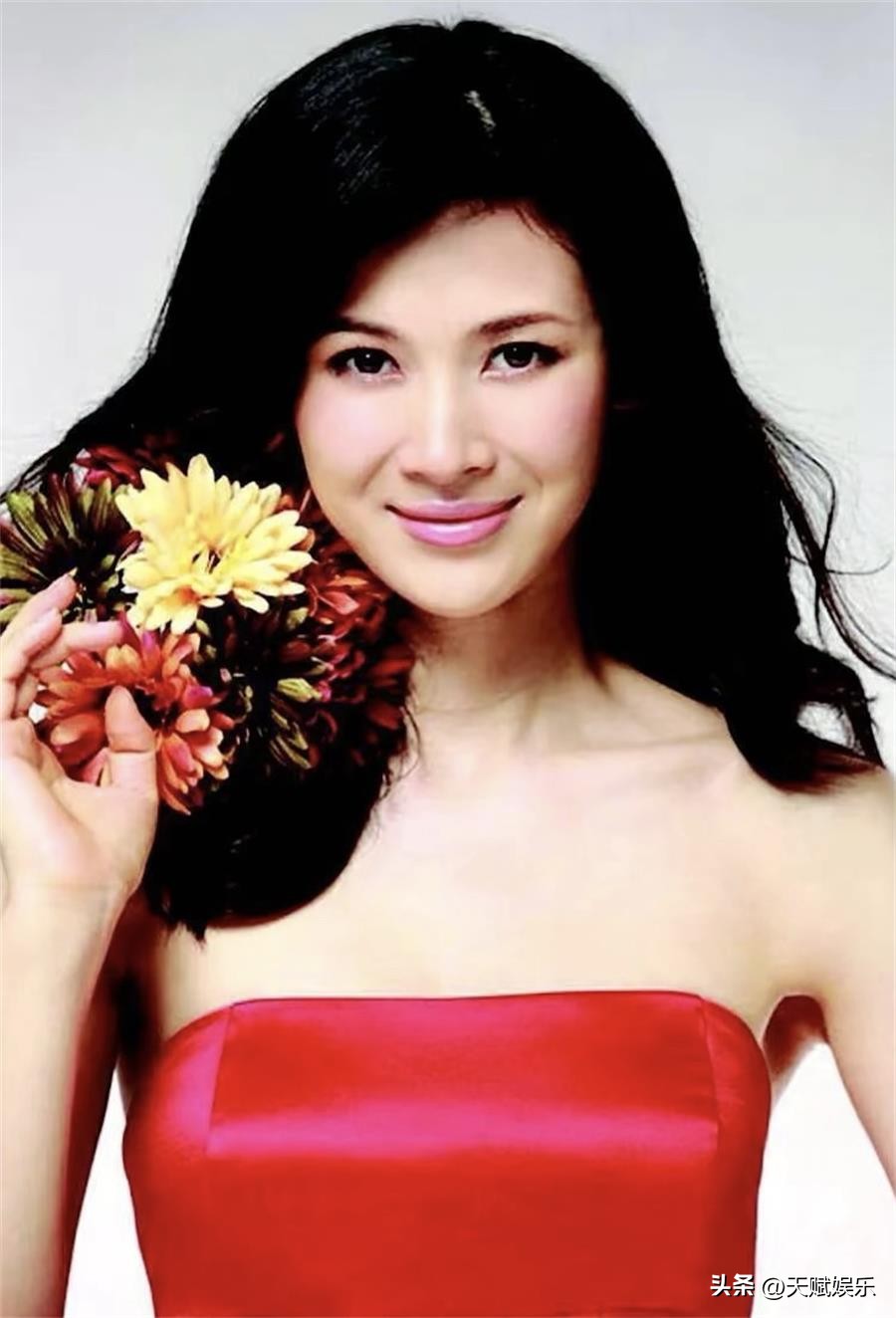 Film and television actress Tong Lei photo album "Six" iNEWS