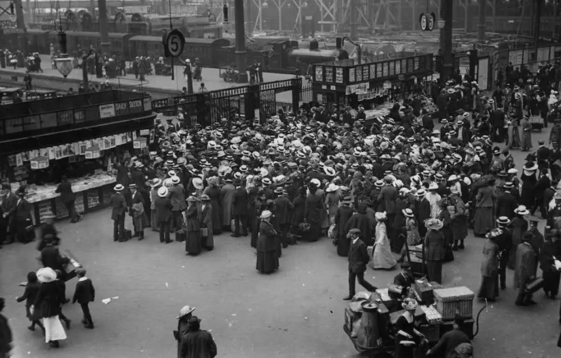 How did the British government solve the Polish refugee problem after