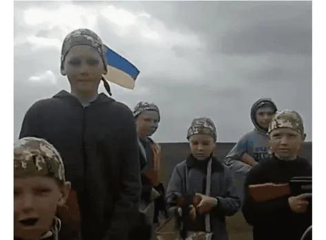 扛著AK-47巡邏的「兒童團」，在烏克蘭出現了