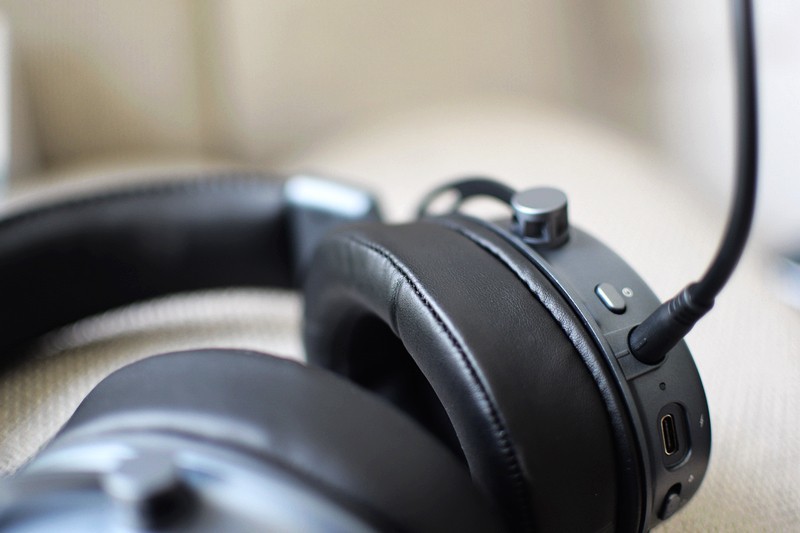 Structure Headset Physical dual-sound cavity structure Rapoo VH800 dual-mode wireless RGB ...