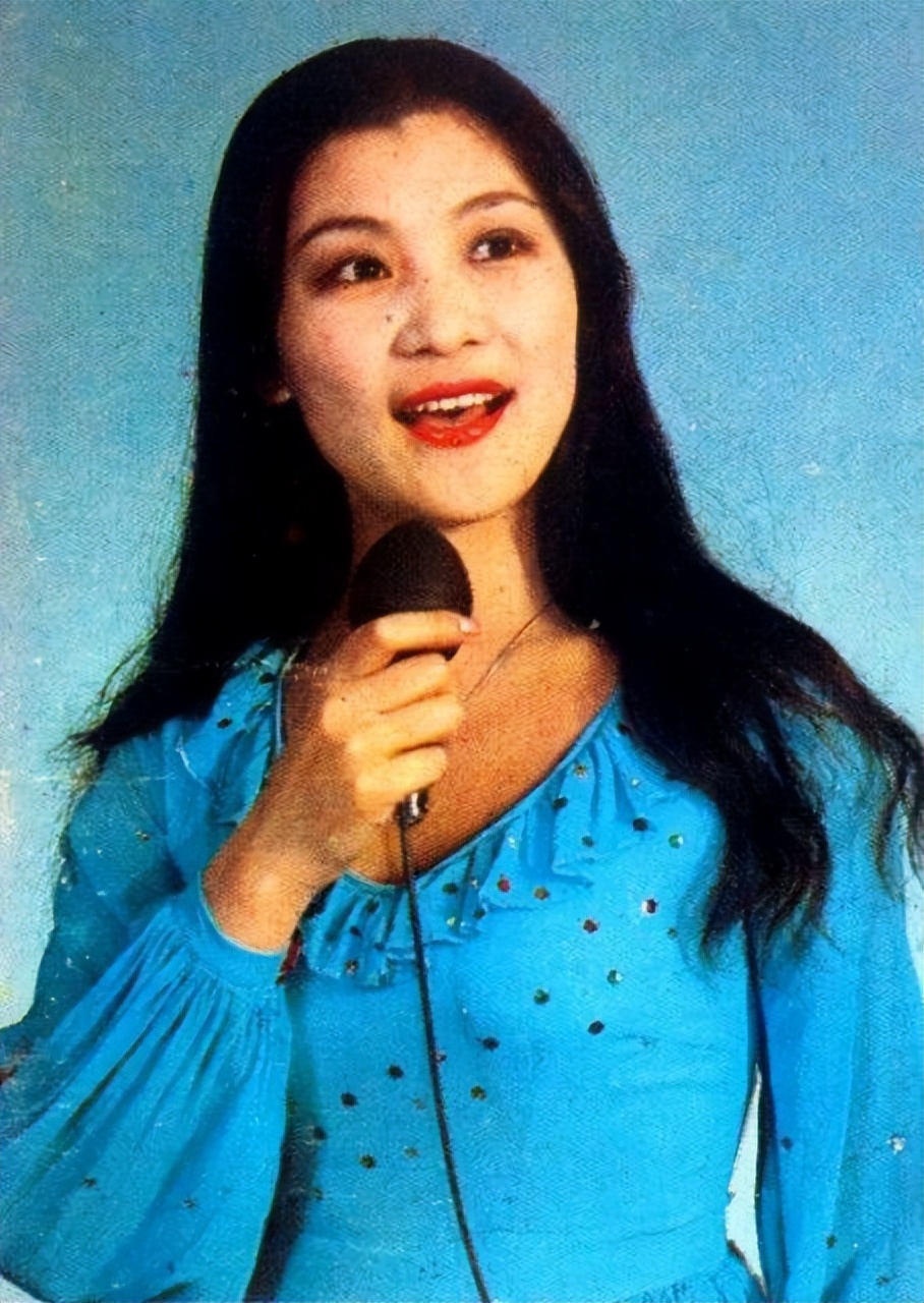 Song Fan Lin Singer Fan Linlin: Accompanying her deceased parents with two military ...