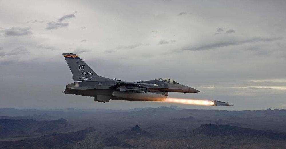 Unparalleled F-16 light fighter ground attack capabilities - iMedia