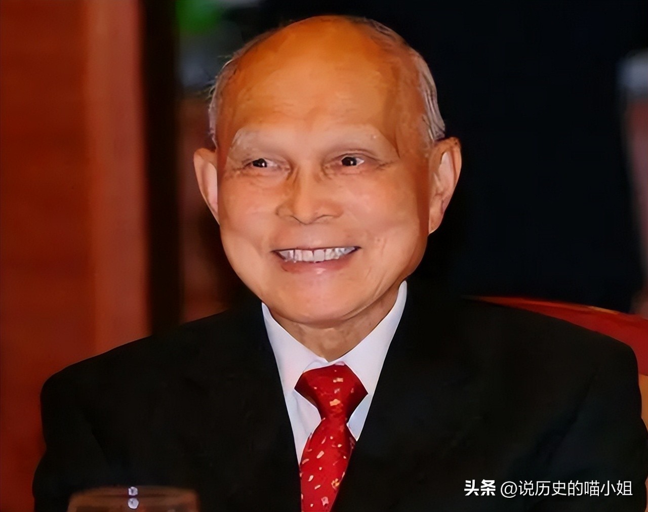 Why didn't Fok Yingdong support his son when he elected the chief ...