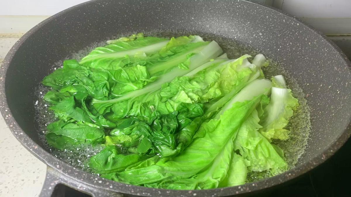 This stuffing is the only way to eat dumplings in summer. The potassium