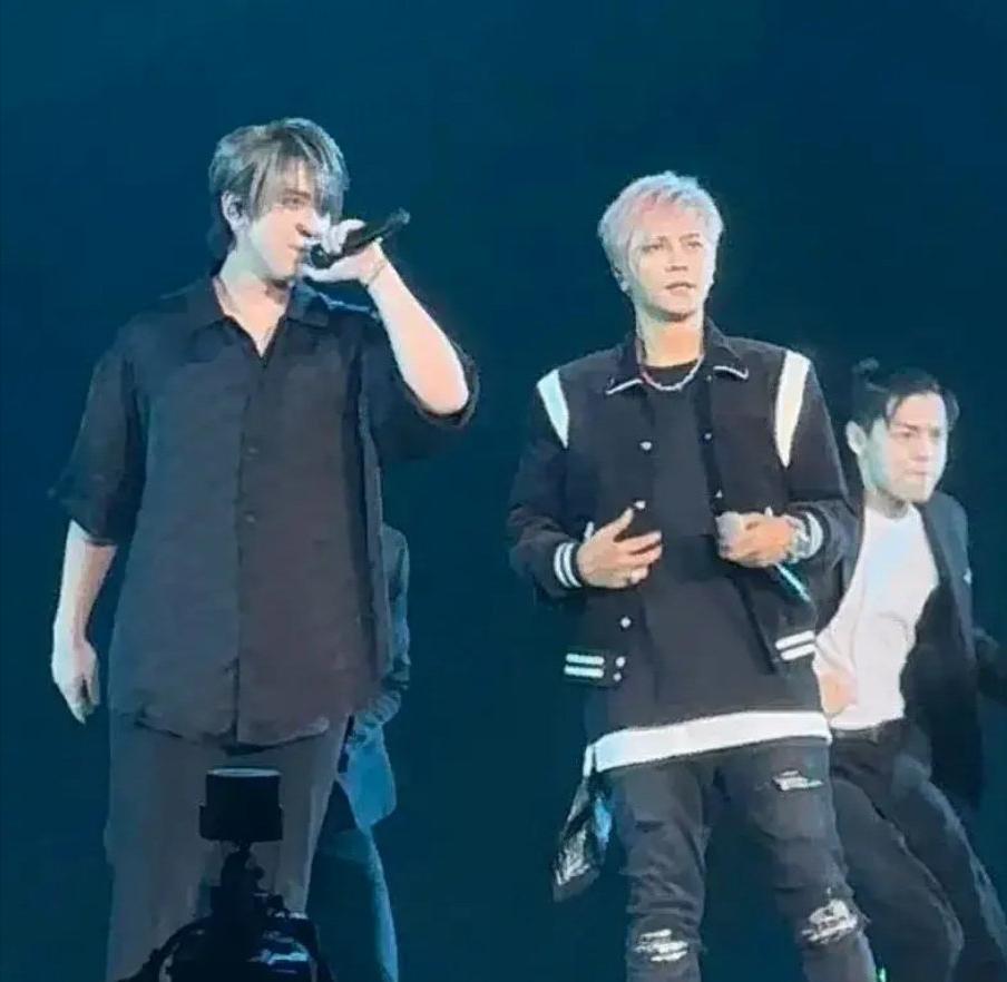 Luo Zhixiang assisted Jiang Tao's concert, singing and dancing together ...