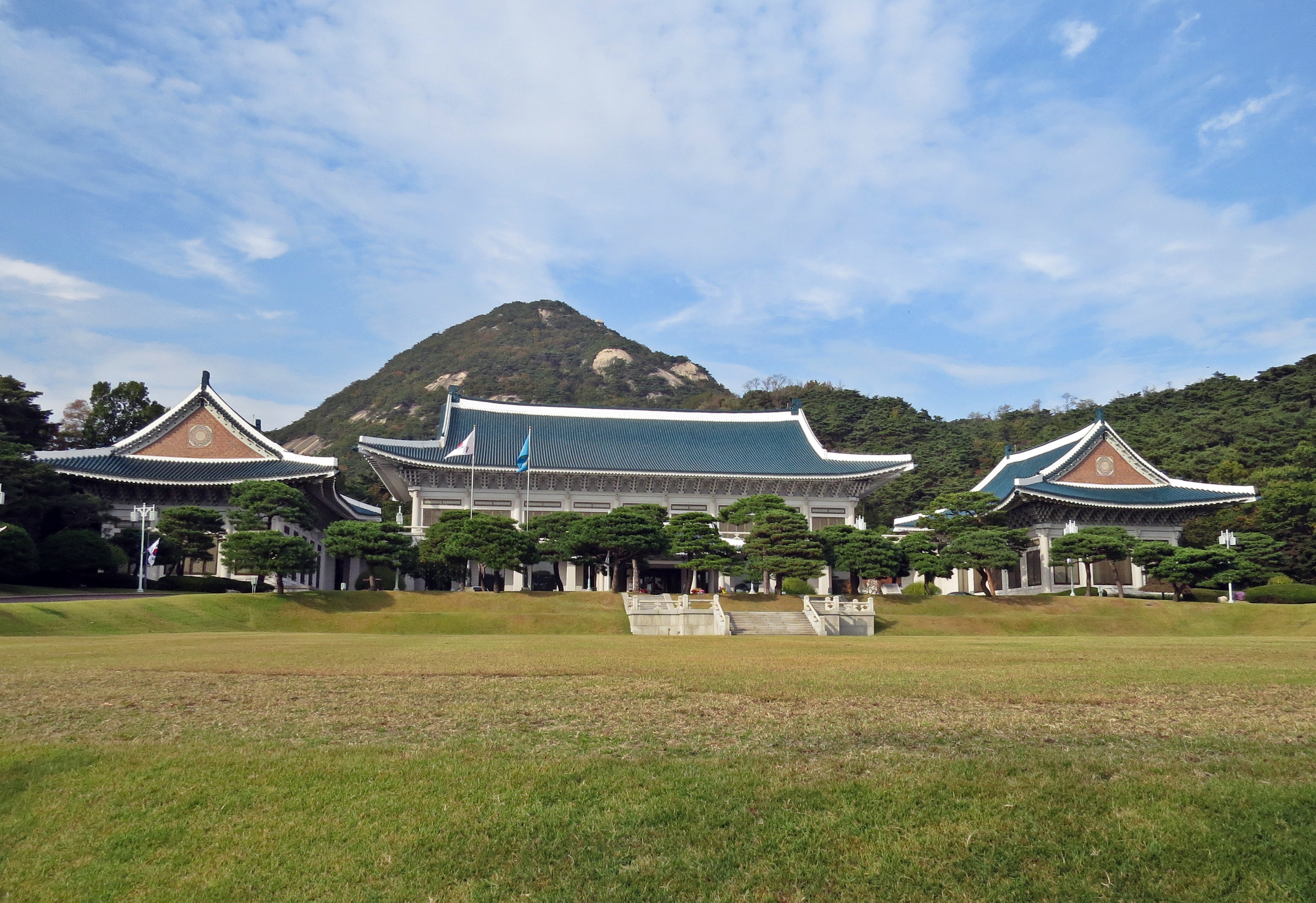 青瓦台:從總統府到民眾觀光勝地,文化界對青瓦台的規劃仍未統一 - 資訊咖