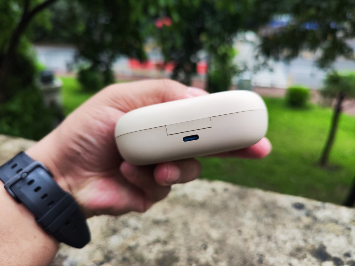 The fighter among hundreds of openback headphones, South Carolina OE