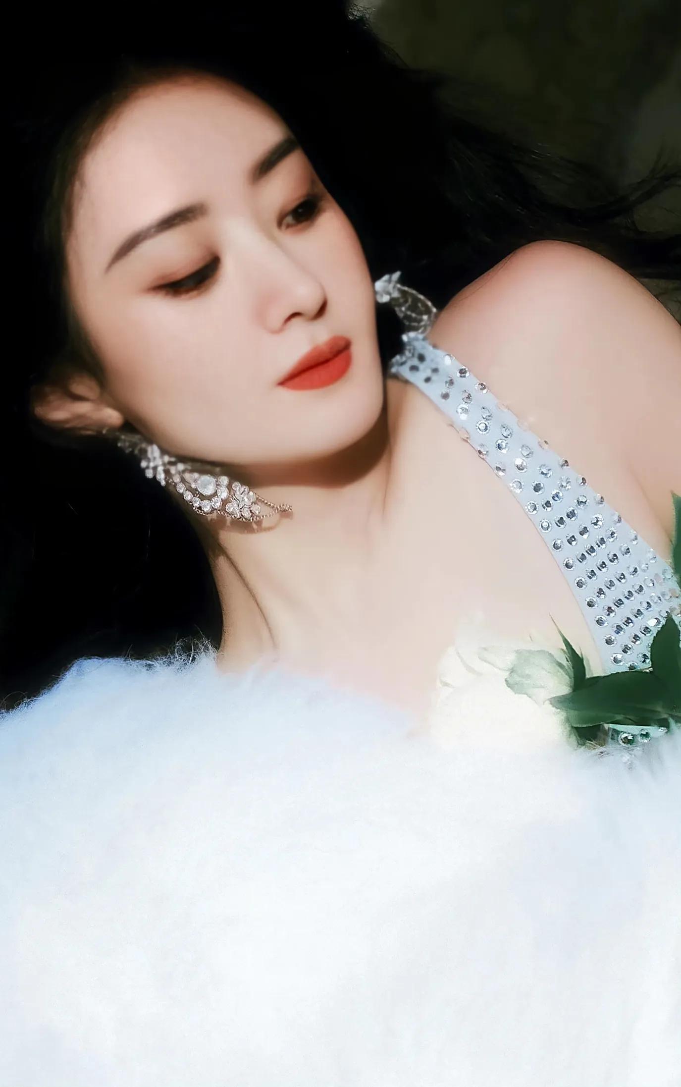 Zhao Liying Figaro Languang Huaying Fashion Blockbuster Sexy And Charming Elegant And