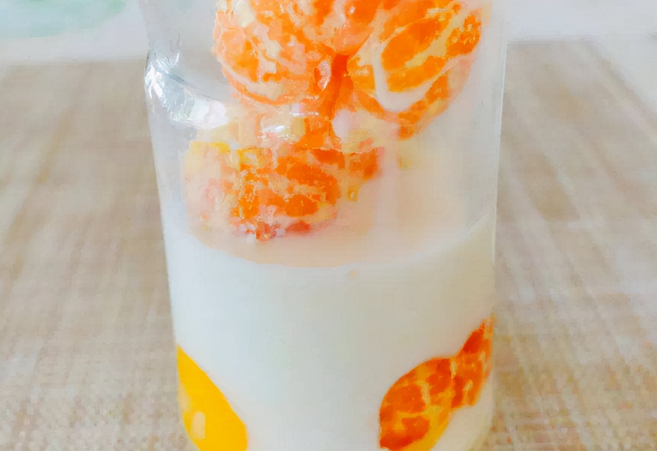 Eating milk and oranges together will make people vomit and have