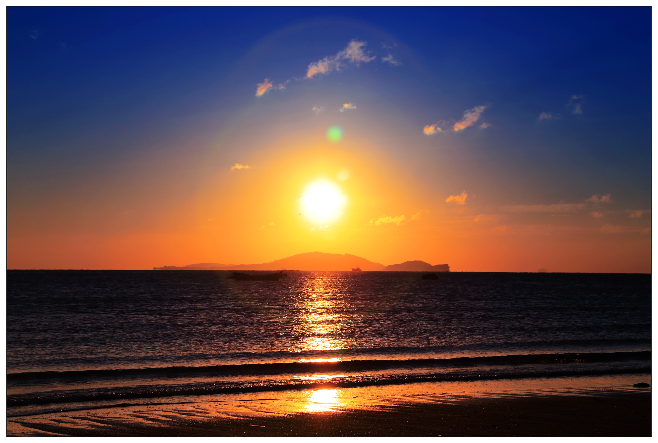 Why is the sun yellow during the day and red at night? iMedia