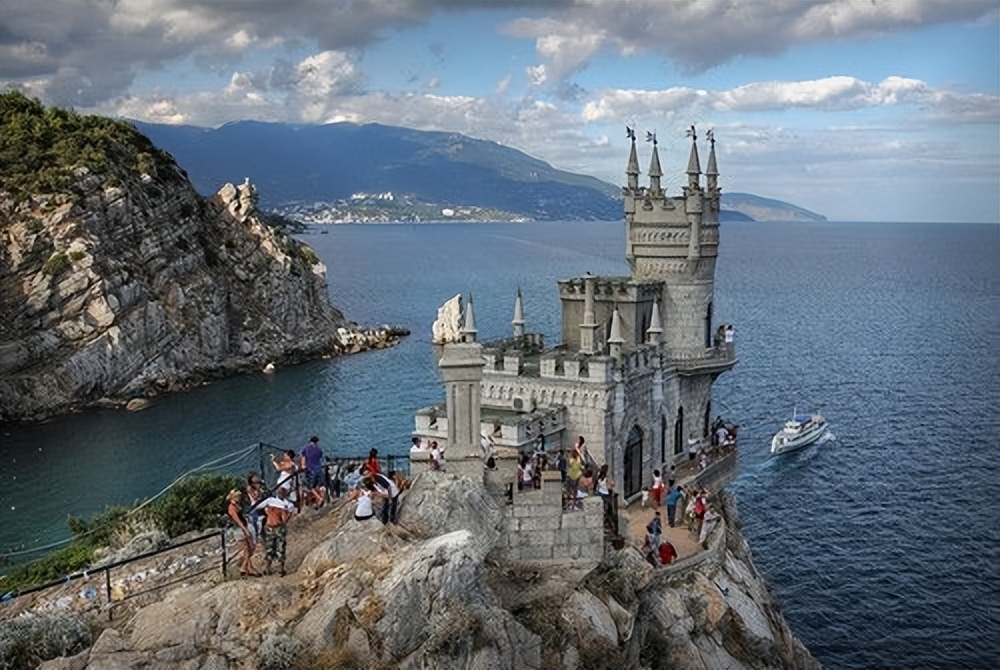 The "Yalta system" has locked Japan for half a century, why did it take