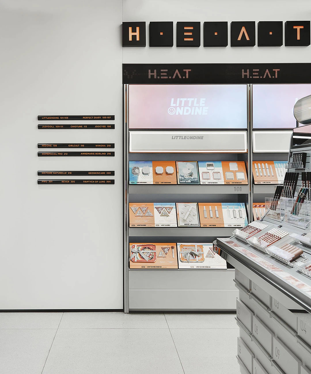 Beauty Collection Store Design: Goods come to customers, elegant ...
