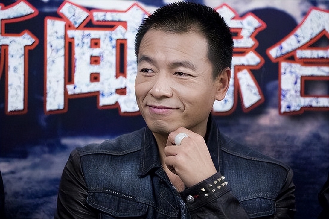 王挺：父母離異有淚，刑警轉行演員替父還債，風光背後儘是心酸 - 頭條匯