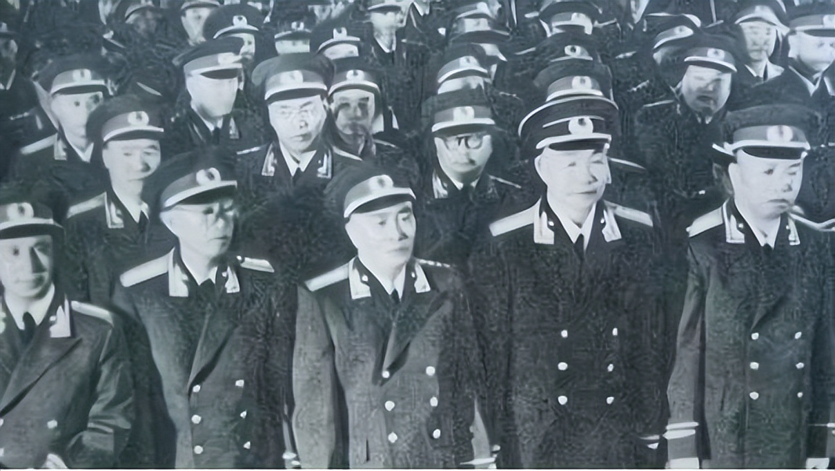Epaulets Origin At the awarding ceremony in 1955, the founding general angrily tore off ...