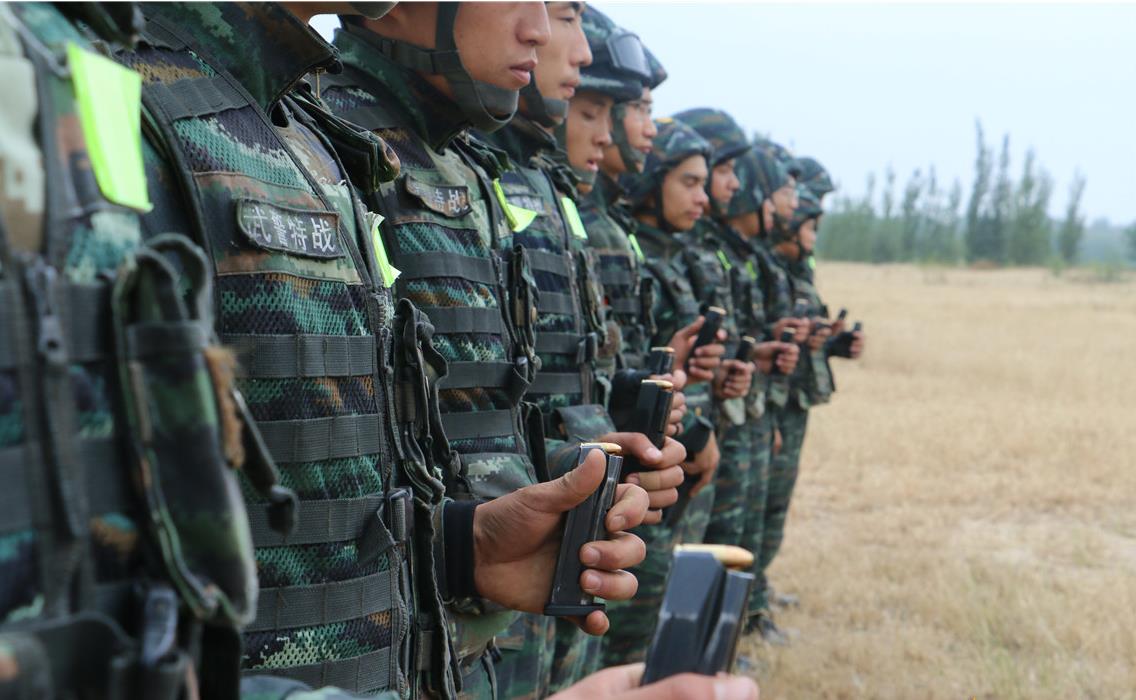 If soldiers change magazines on the battlefield, do they throw them