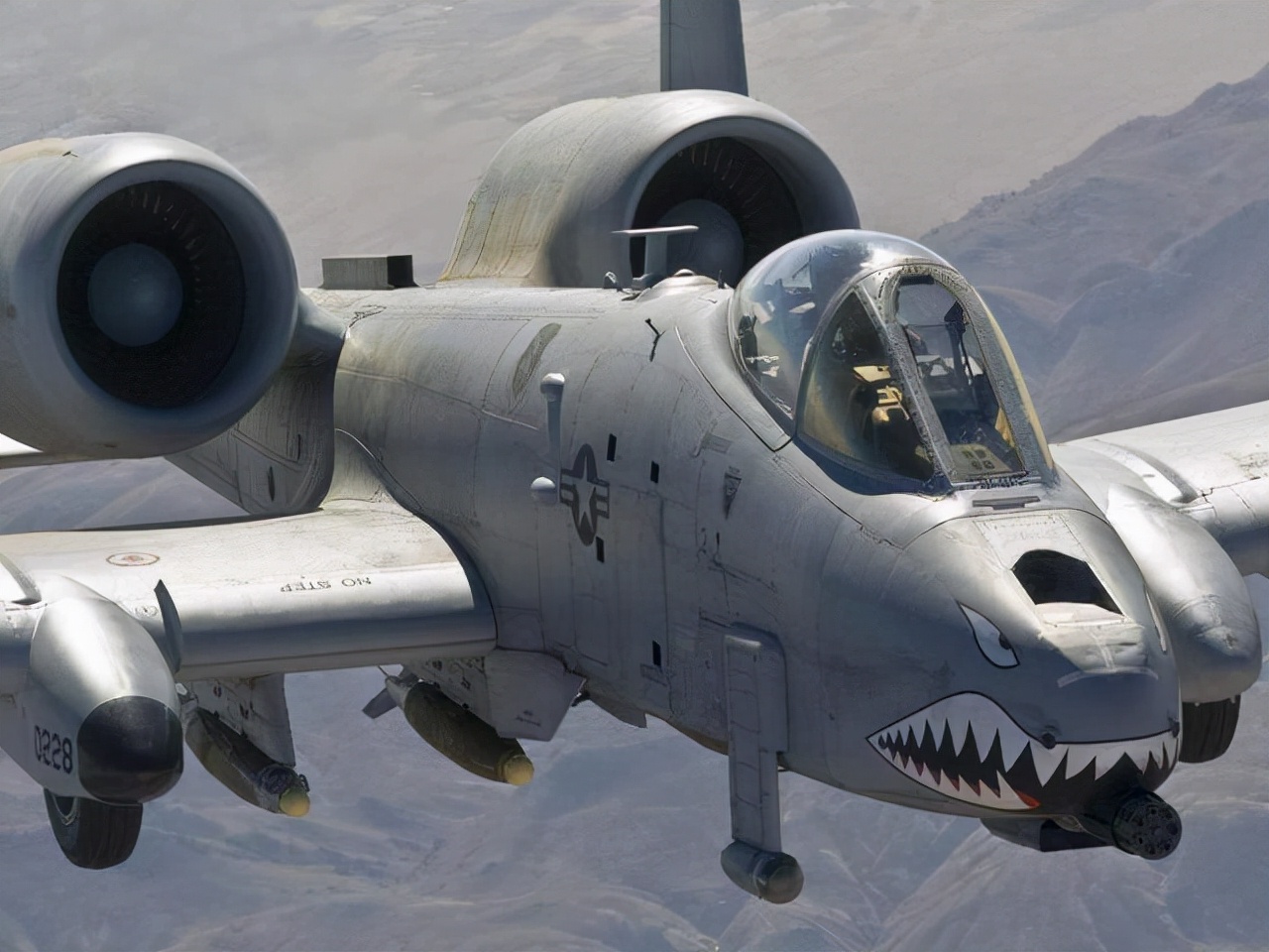 The caliber of the machine gun is only 30 mm, and the A10 warthog