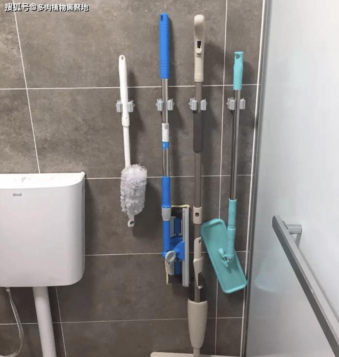 "If you don't leave 3 brooms, your descendants will be rich." Leaving