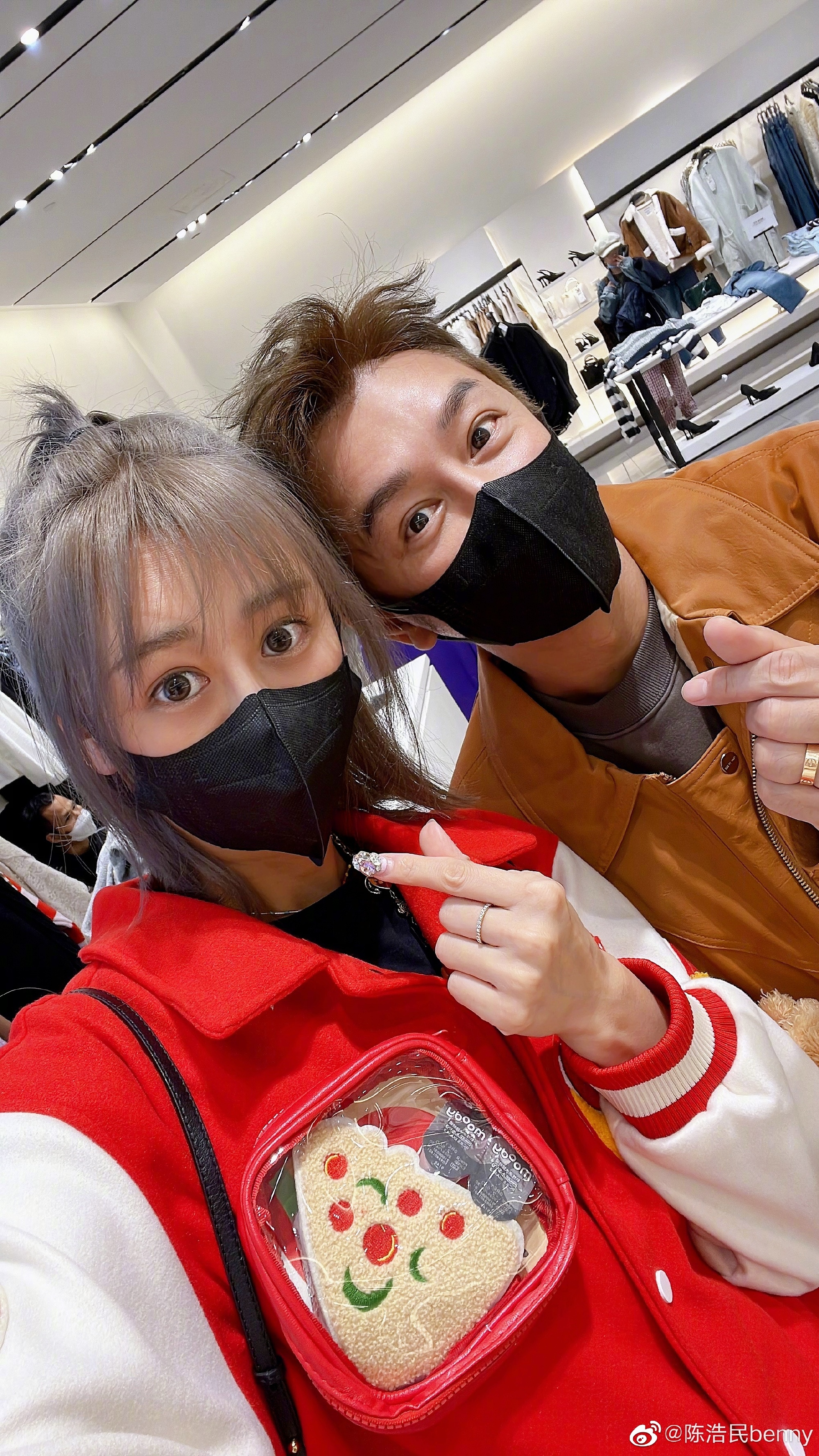 Jiang Lisha celebrates her husband's birthday with a family photo, Chen ...