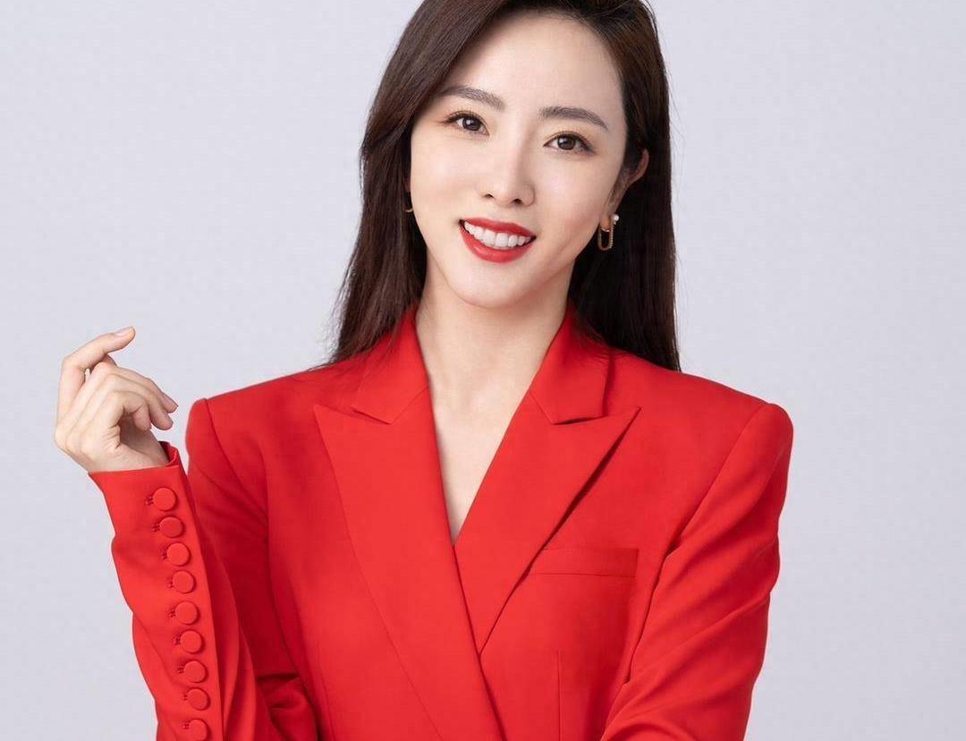Original Li Sisi officially announced her resignation from CCTV ...