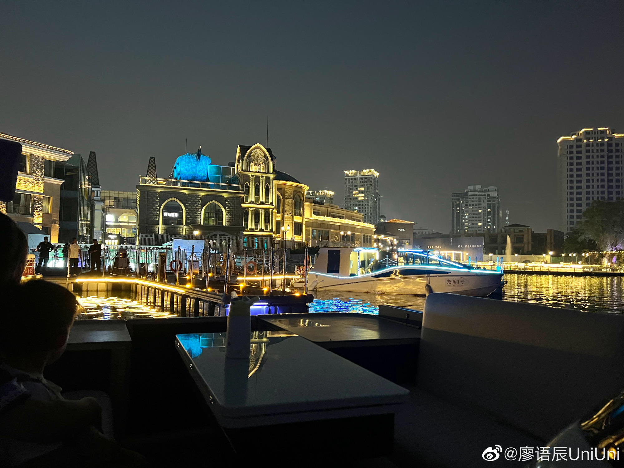 Liao Yuchen posted a photo of mother and son for the first time. The 2 ...