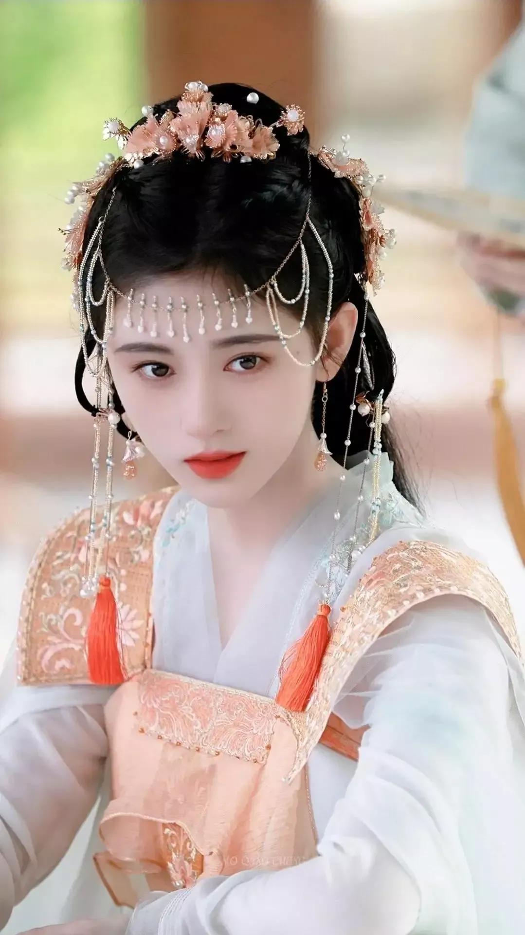 Ju Jingyi Ancient Costume Wallpaper - iNEWS