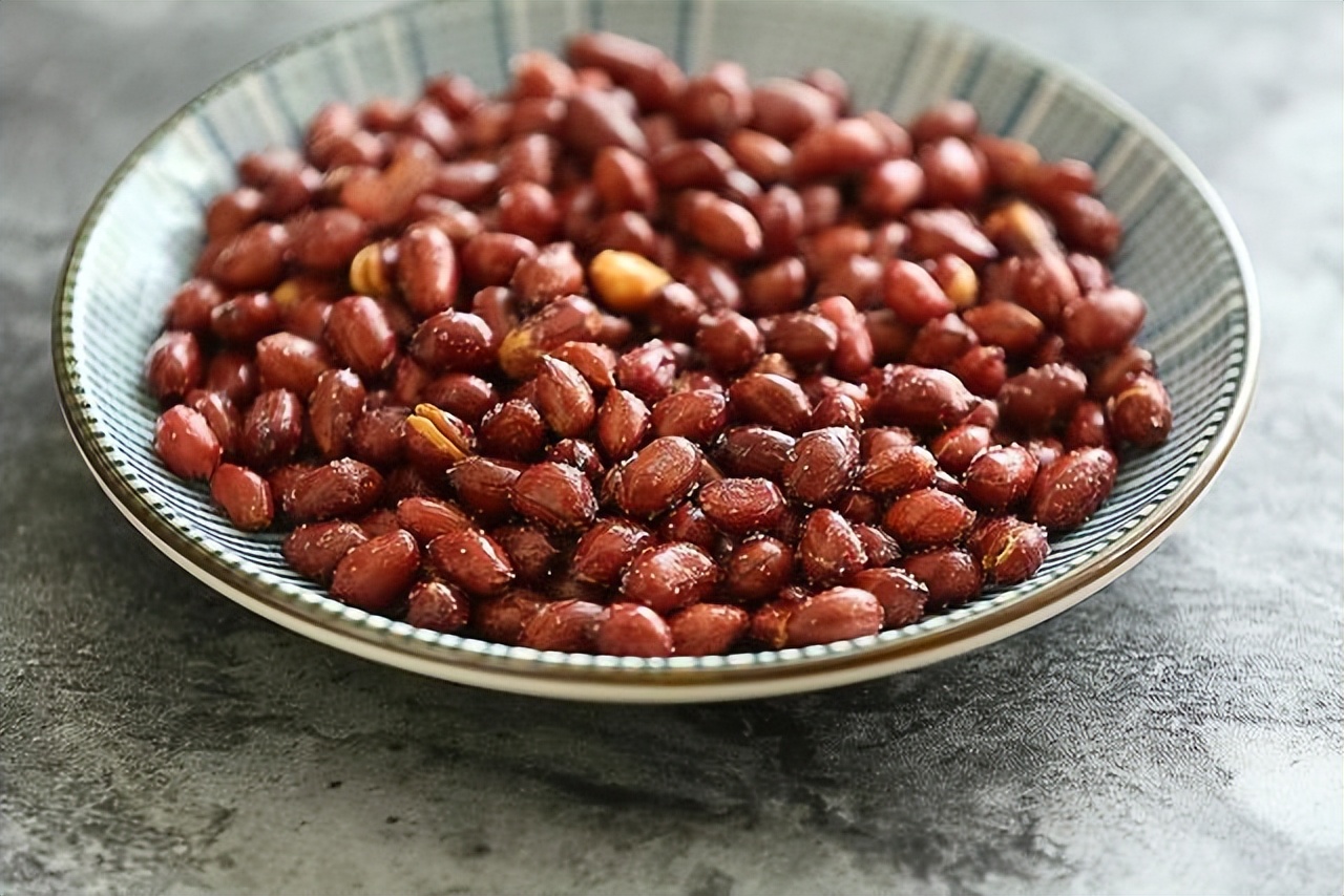 Can't eat peanuts while drinking?Reminder People who often drink