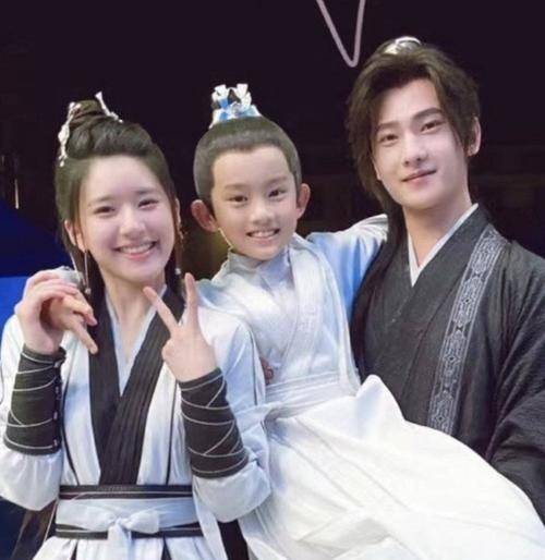 Yang Yang was revealed to be dating Zhao Lusi and met his parents on ...