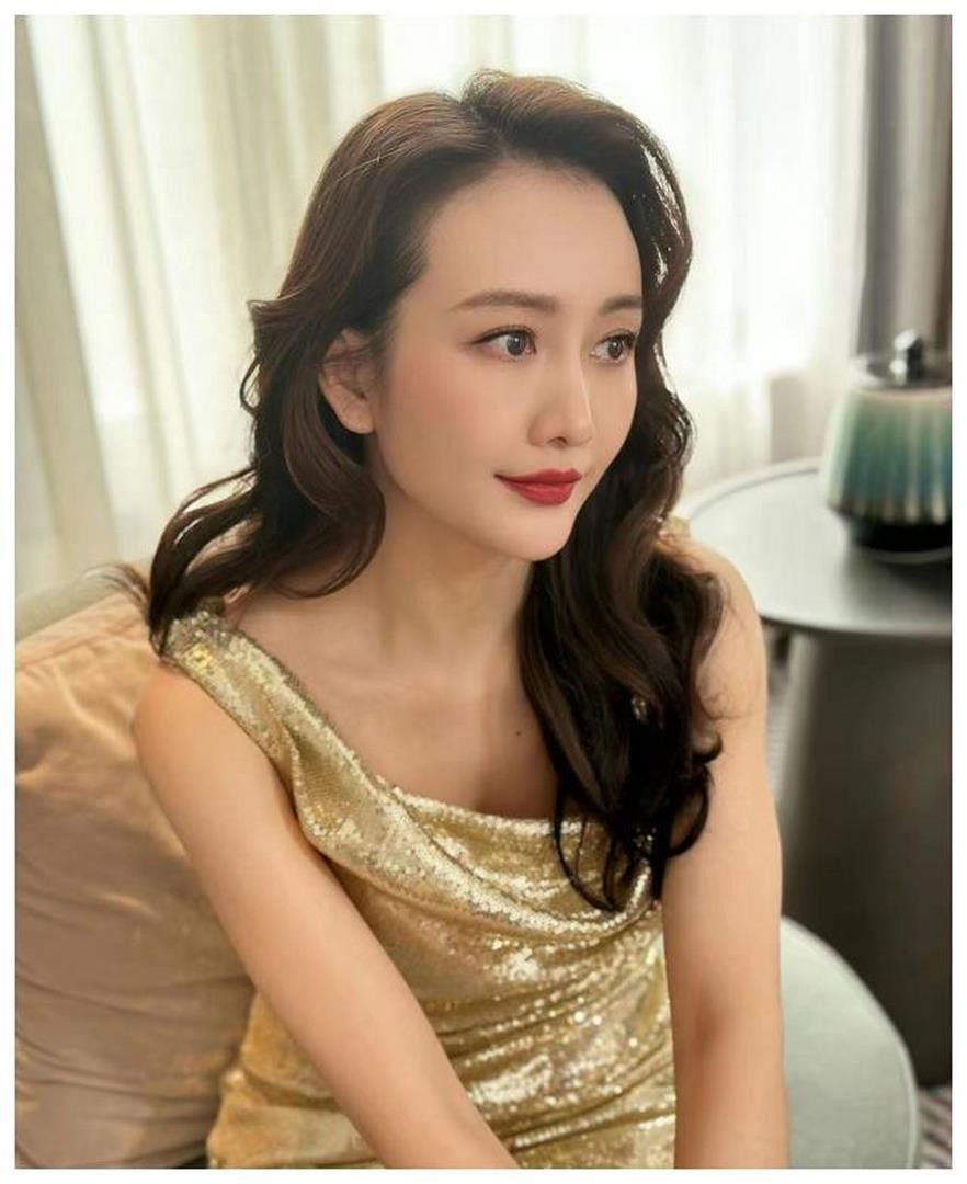 He Jiuhua was exposed as cheating! Kissed and stayed alone with a ...