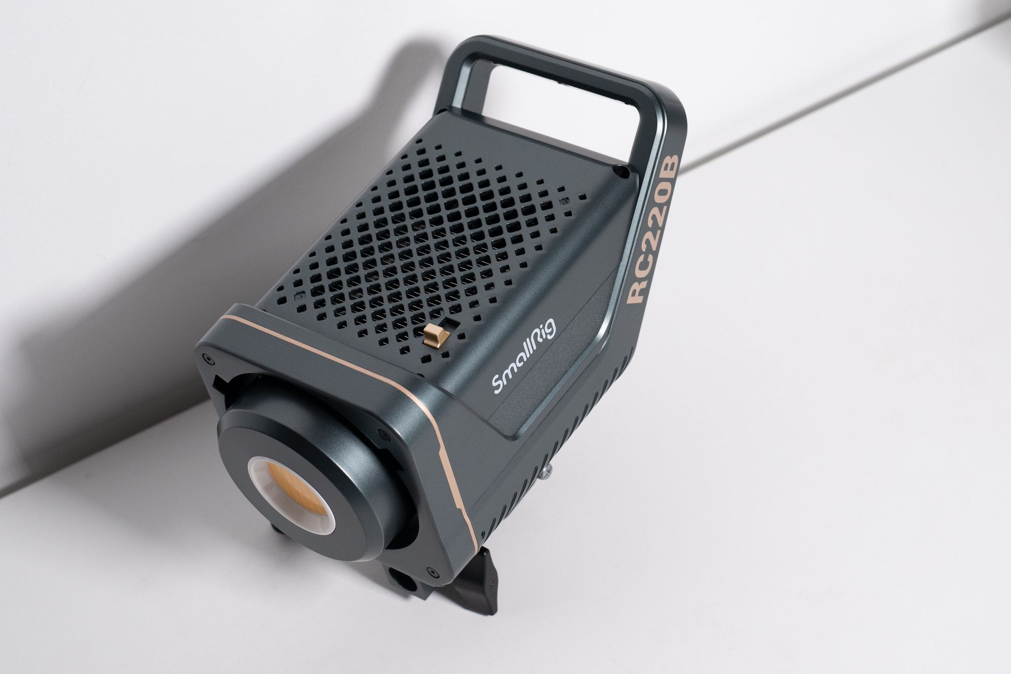 What is the experience of the 2000 yuan photography light?Smog RC220 ...