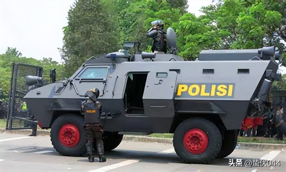 South Korean armored vehicle of Vietnamese SWAT - iMedia