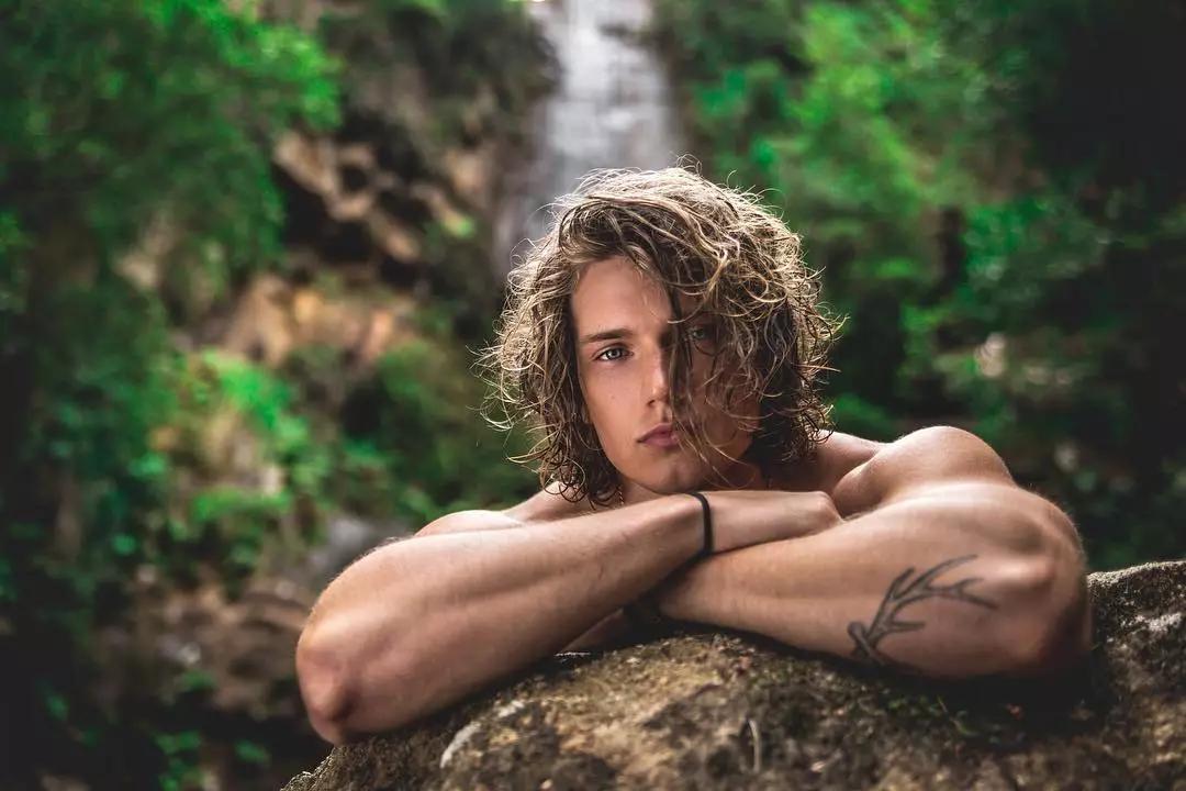 Fitness male model Benjamin Albred releases fitness books to share his ...