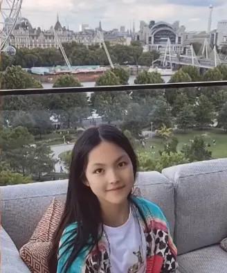 Many recent photos of Li Xiang and Wang Yuelun's daughter Wang Shiling