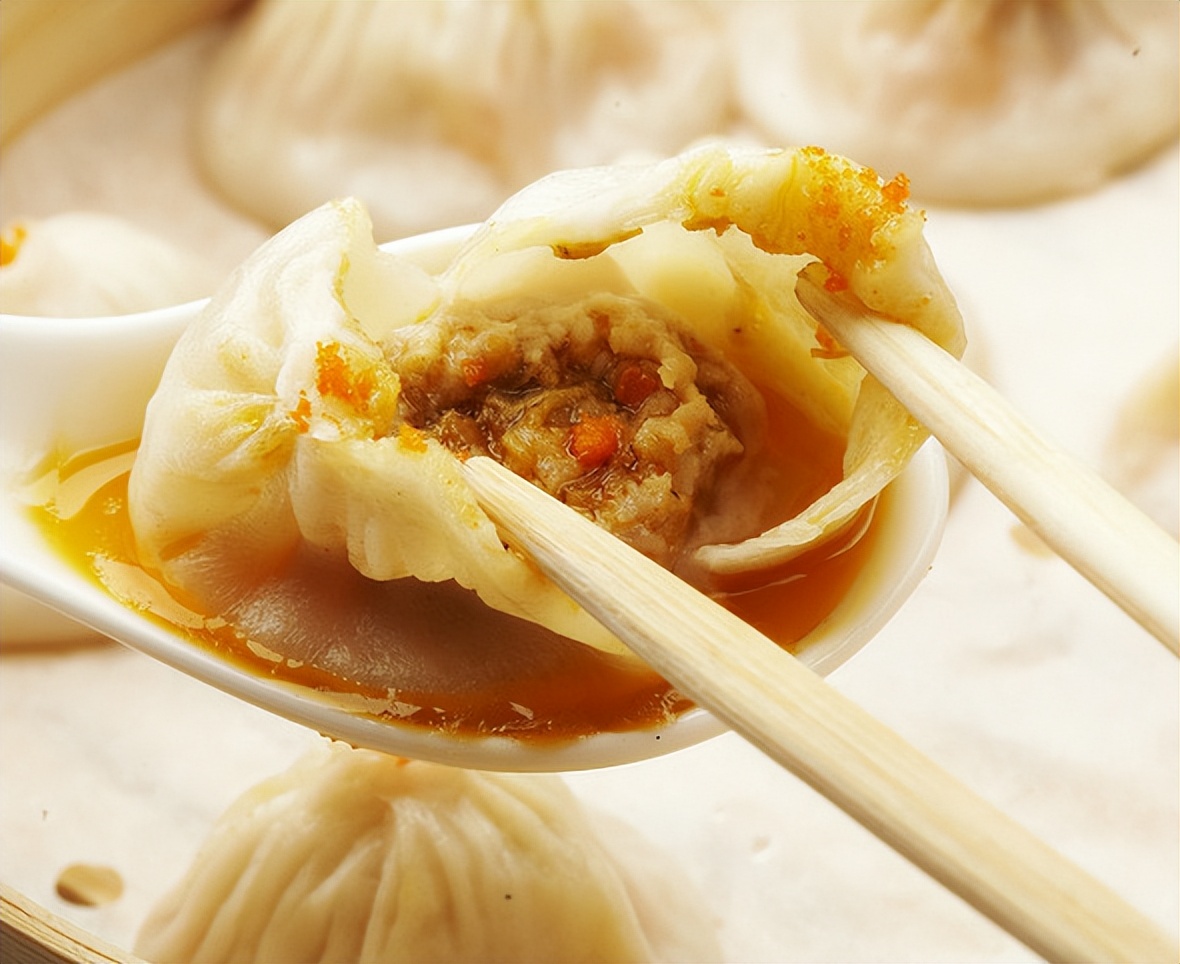 Juicy Crab Roe Xiao Long Bao iNEWS