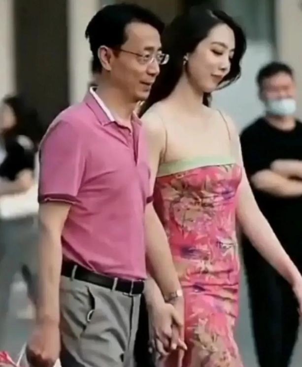 "Hand in Hand" has a shocking reversal! Hu Jiyong has been divorced for ...