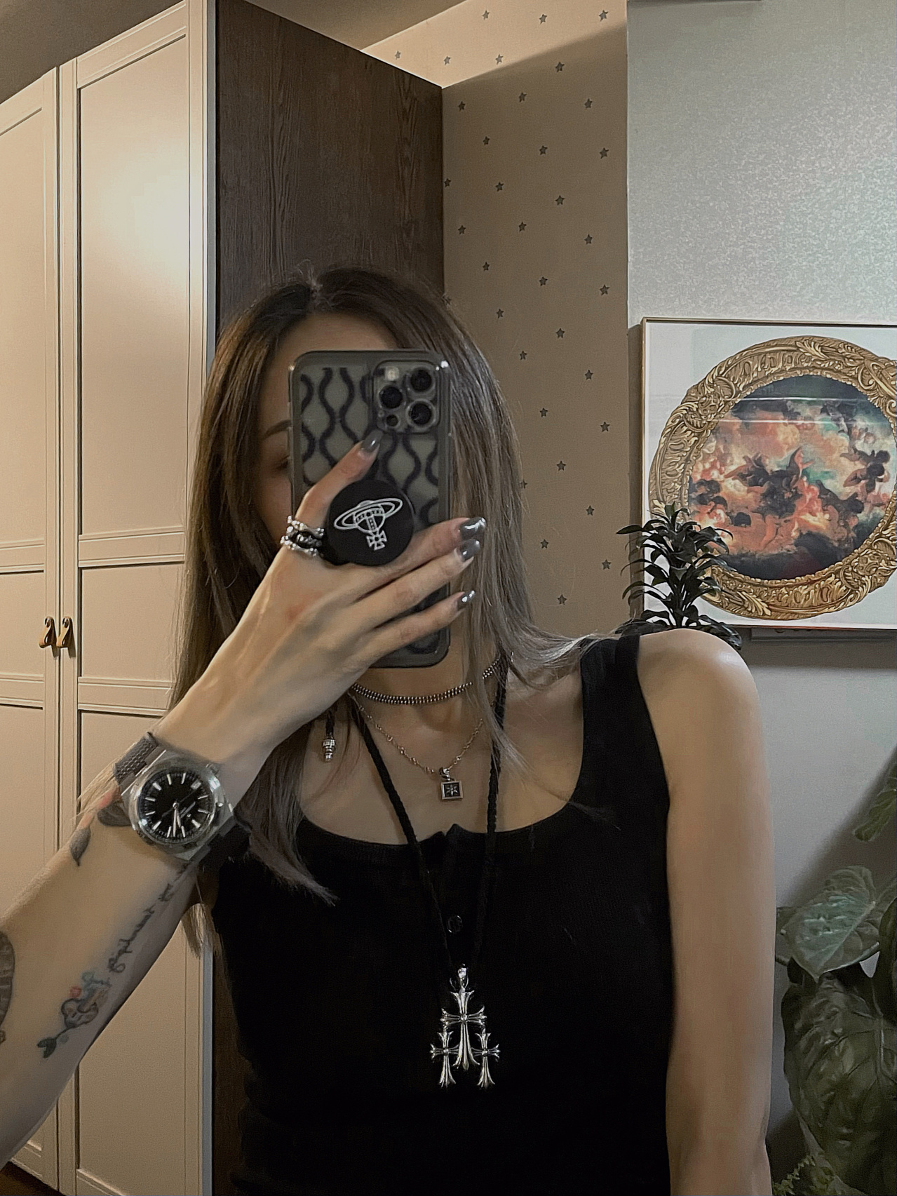 Vacheron Constantin travels all over the world with black discs, girls