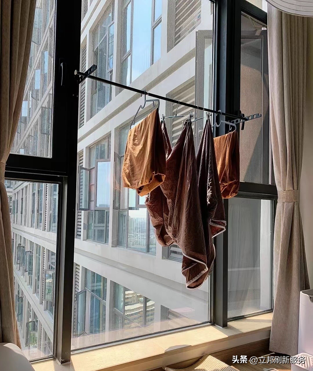 Is the small balcony not enough space to dry clothes?These methods
