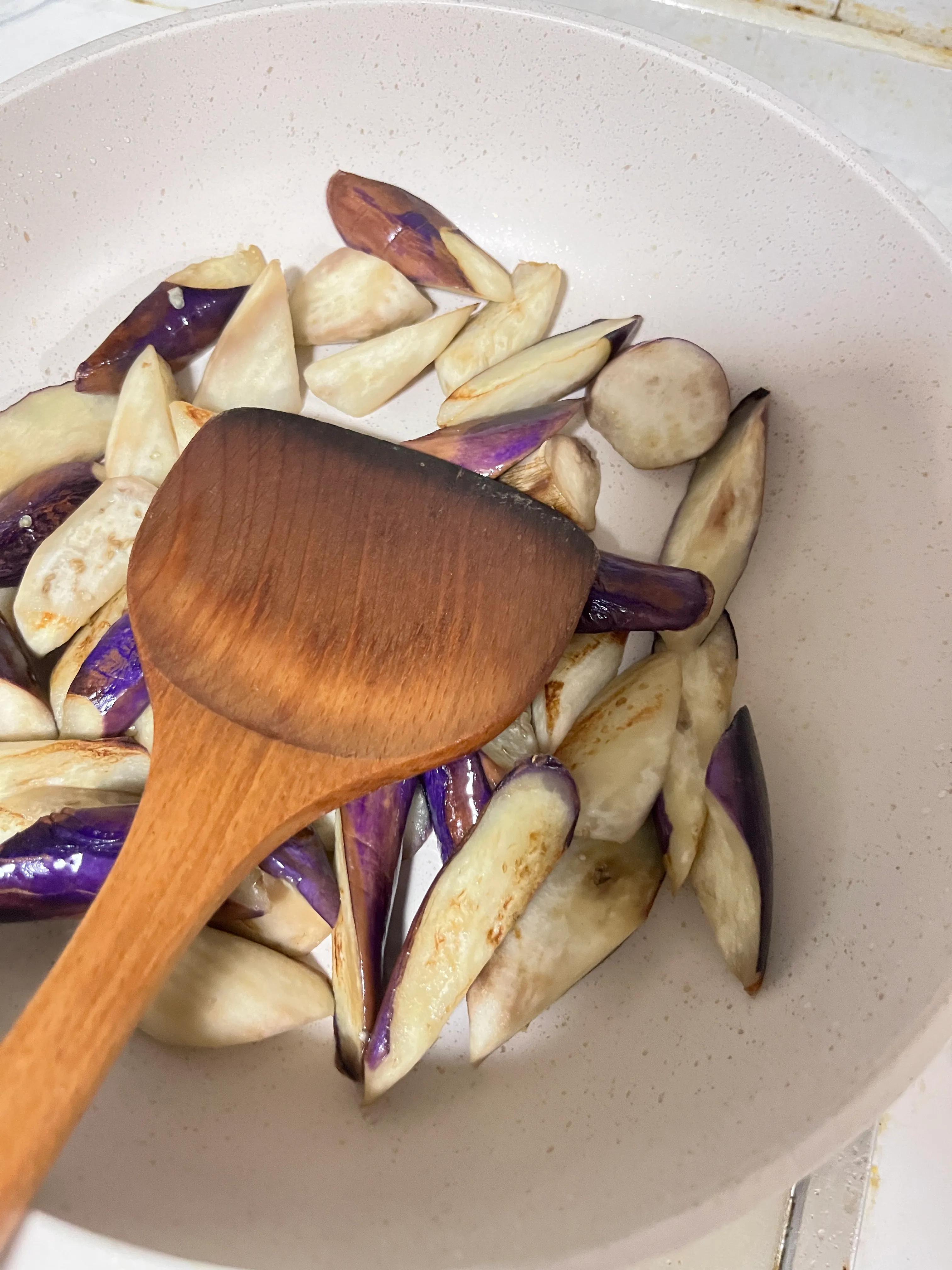 Braised eggplant with less oil iNEWS