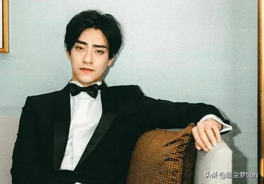 After the male star shaved off his beard, Bai Yulin Yushen had a small ...