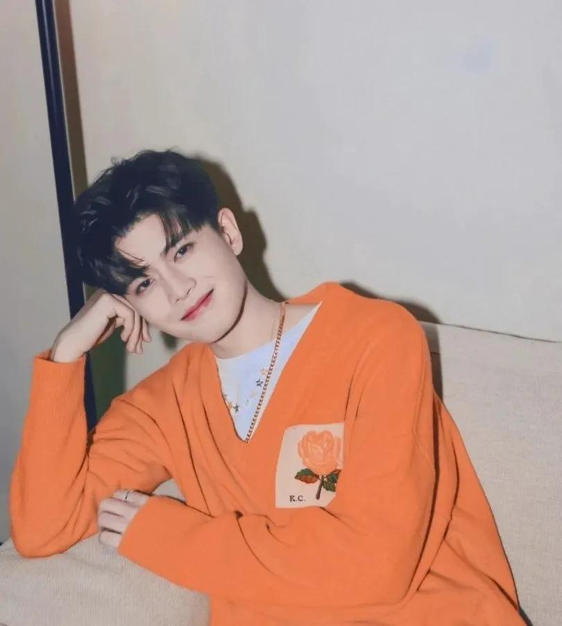 Ren Jialun's super youthful wallpaper! - iNEWS