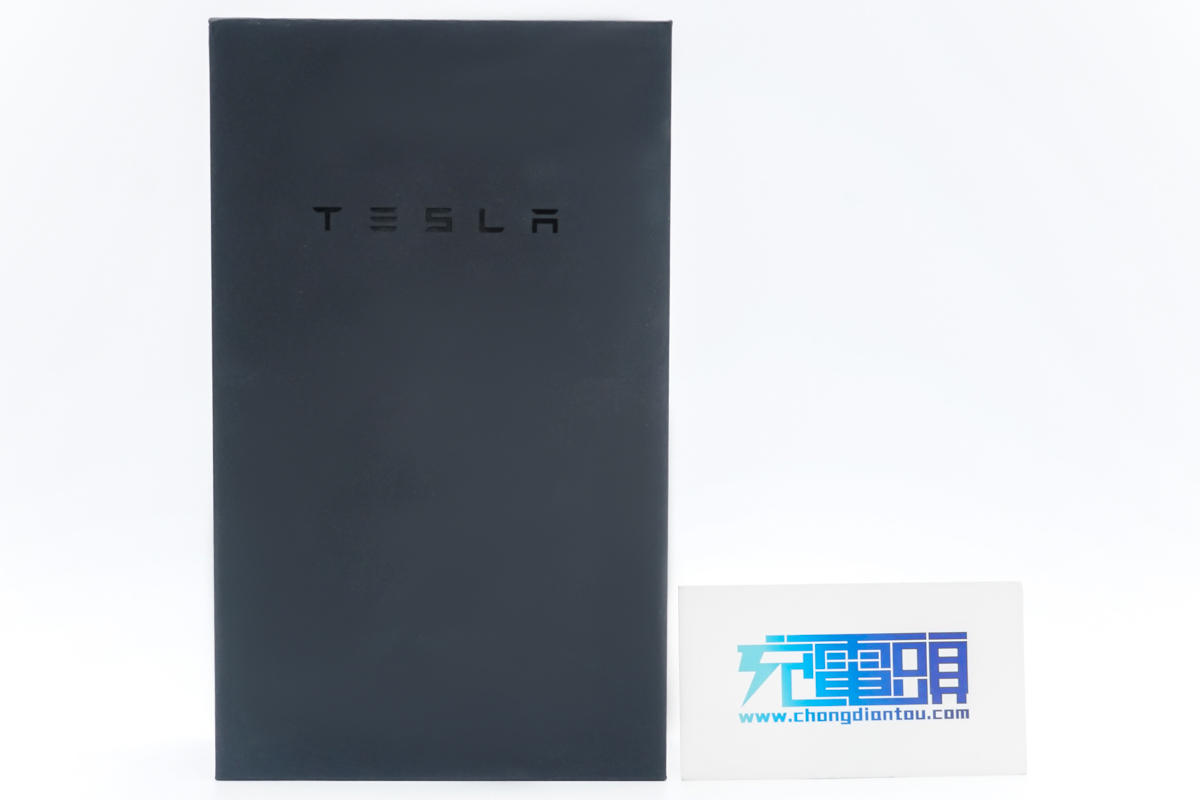 You can also use Tesla to charge your phone!Tesla Wireless Power Bank