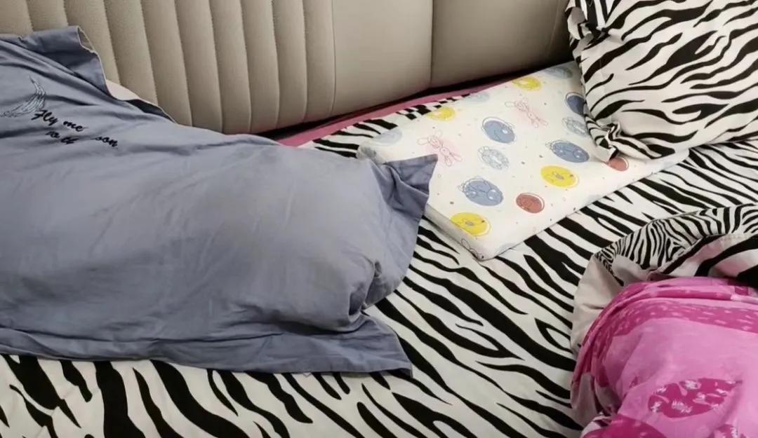 How often should the sheets be changed and washed? Many people made a