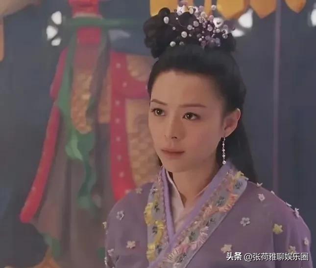 Zhang Jingchu's costume style - iNEWS