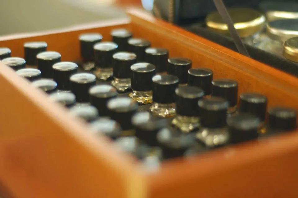 What exactly is the scent of white flowers? iMedia