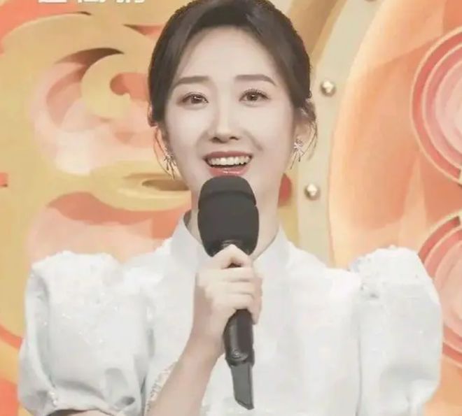CCTV beauty Wang Jianing gets married! Expose her husband's appearance ...