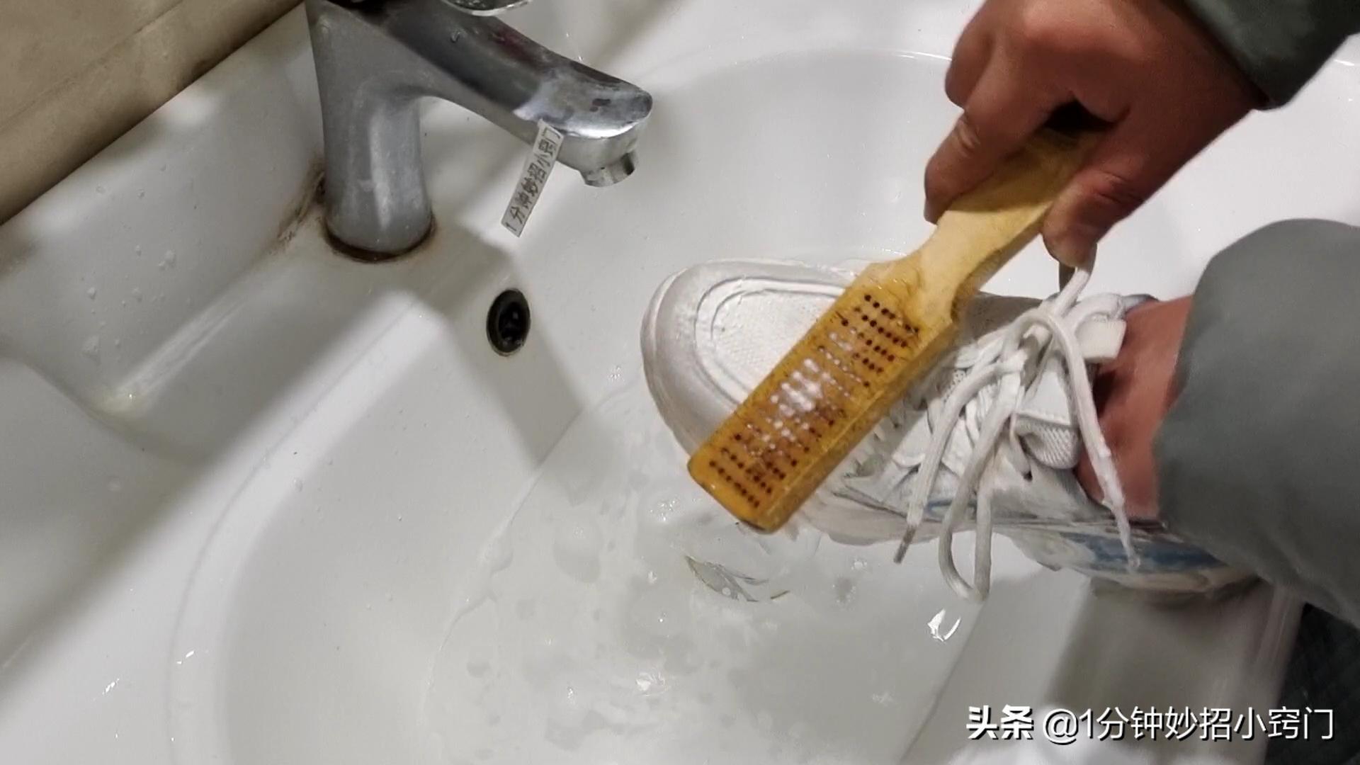 Don't worry if your little white shoes turn yellow iNEWS